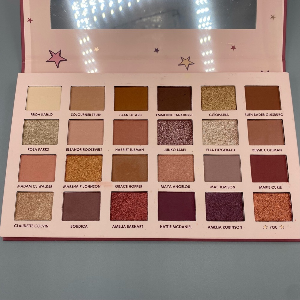 Ciate London I Am A Woman What’s Your Superpower Palette - Picture 2 of 3